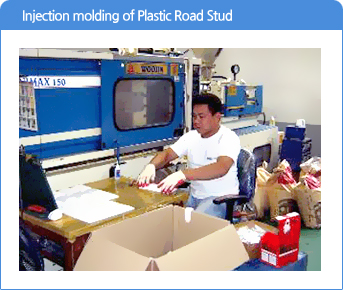 Injection molding of Plastic Road Stud