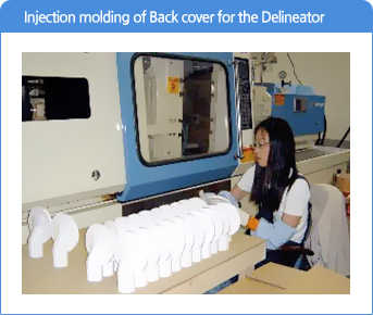 Injection molding of Back cover for the Delineator